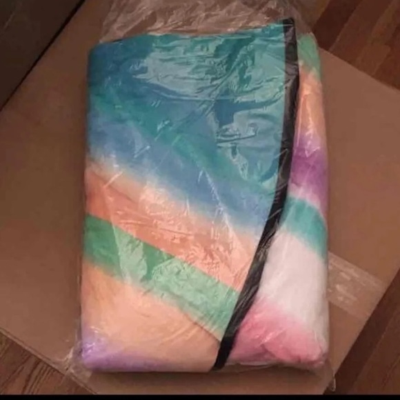 Victoria's Secret Round Palm Tree Towel - Picture 6 of 6